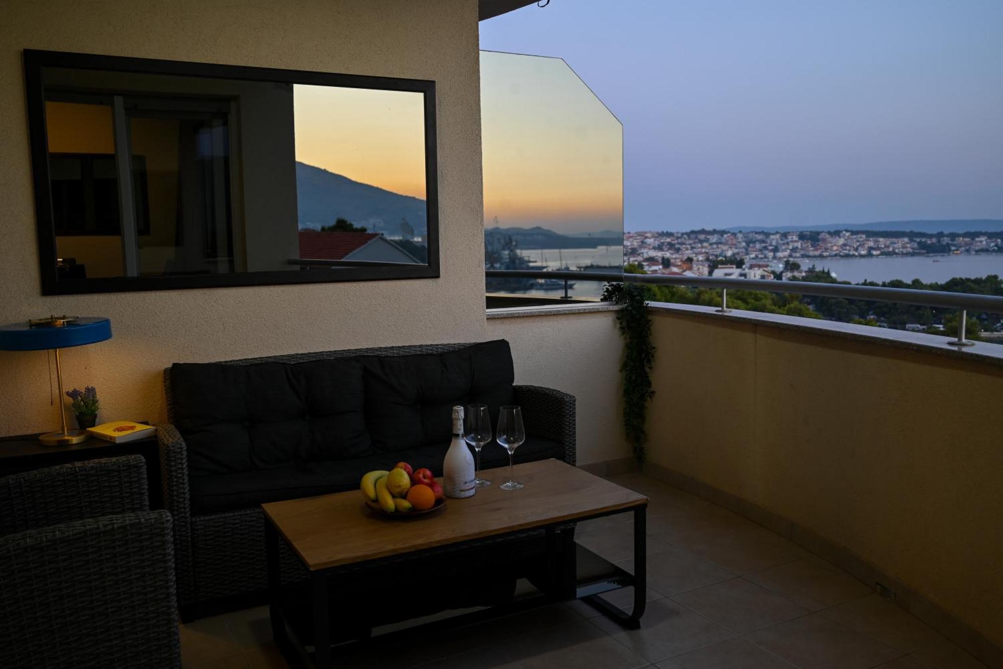 Sunny Place With Sea View โตรกีร์ ภายนอก รูปภาพ